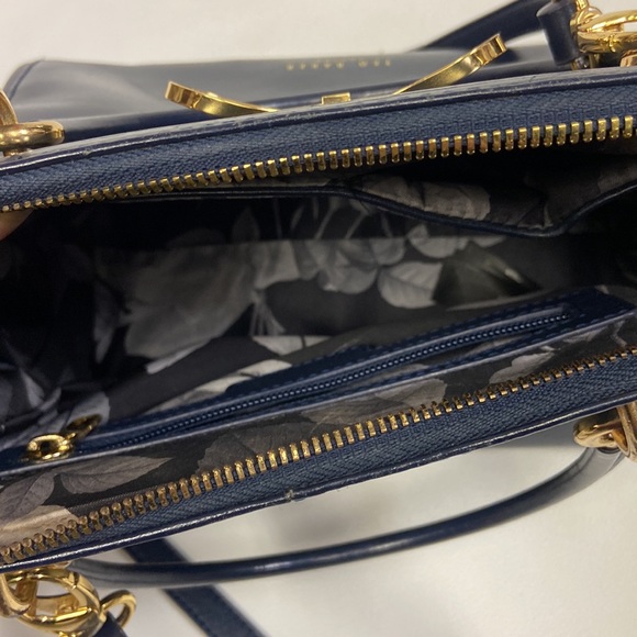 Ted Baker - Lailey Metal Slim Bow Leather Small Tote Bag In Navy - Picture 7 of 15